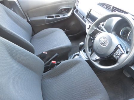 2019 Toyota Vitz - photo 11