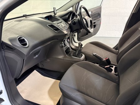 2015 Ford Fiesta - photo 13
