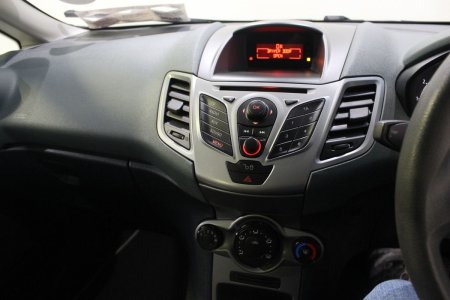 2011 Ford Fiesta - photo 21