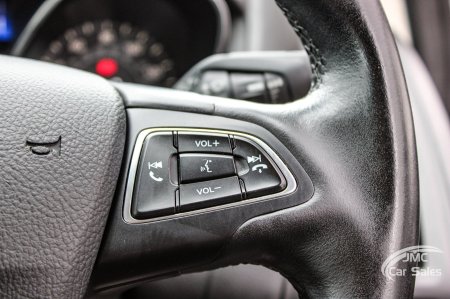 2016 Ford Focus - photo 23