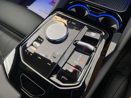 2025 BMW 5-Series - photo 23