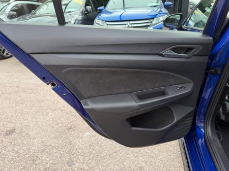 2025 Volkswagen Golf - photo 22