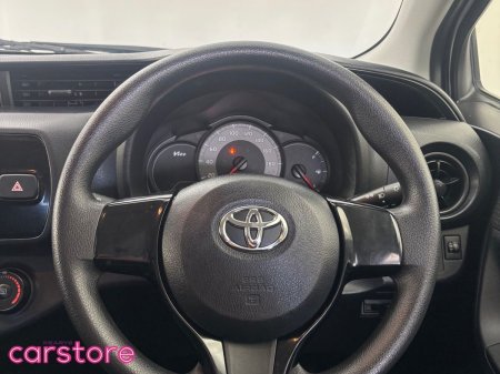 2019 Toyota Vitz - photo 18