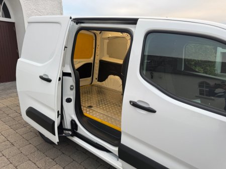 2021 Peugeot Partner - photo 20