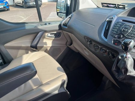 2018 Ford Tourneo Custom 8 Seat Limited LWB - photo 17