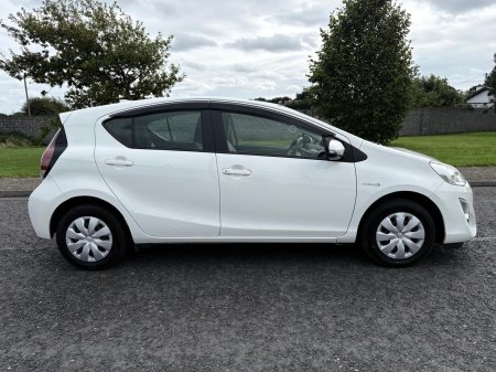2015 Toyota Aqua - photo 2