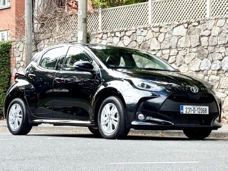 2023 Toyota Yaris - photo 2