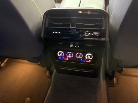 2025 BMW 5-Series - photo 22