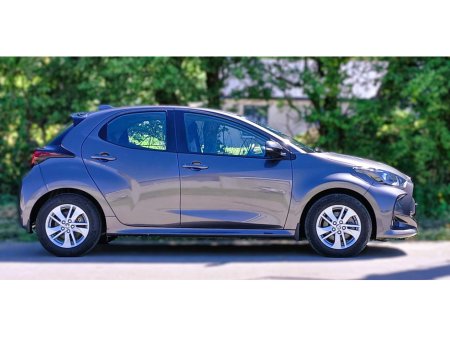 2022 Toyota Yaris - photo 2