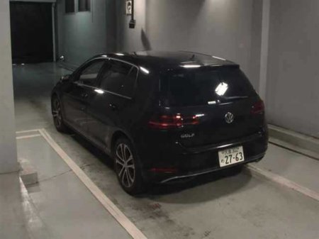 2020 Volkswagen Golf - photo 2