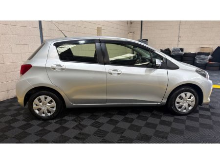 2016 Toyota Vitz - photo 6