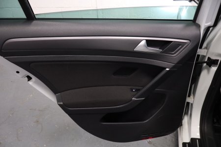 2017 Volkswagen Golf - photo 34