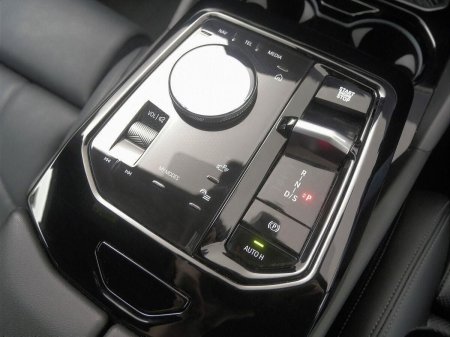 2024 BMW 5-Series - photo 10