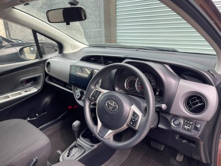 2015 Toyota Vitz - photo 10
