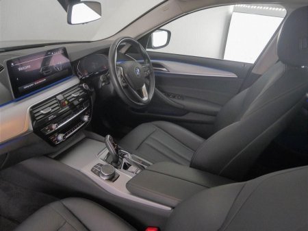 2023 BMW 5-Series - photo 7