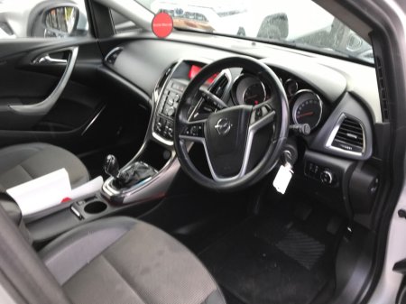 2011 Opel Astra - photo 22