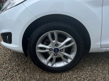 2015 Ford Fiesta - photo 16