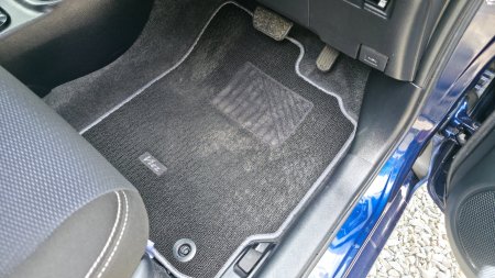 2018 Toyota Vitz - photo 15