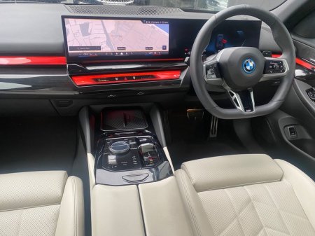 2025 BMW 5-Series - photo 12