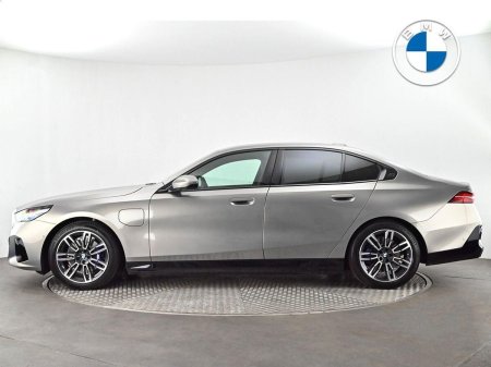 2026 BMW 5-Series - photo 3