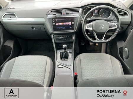 2021 Volkswagen Tiguan - photo 2