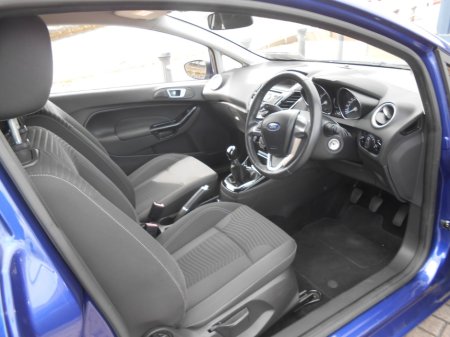2016 Ford Fiesta - photo 2