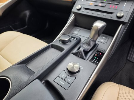 2017 Lexus IS - photo 13