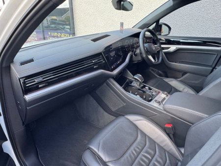 2023 Volkswagen Touareg - photo 16