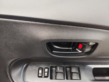 2015 Toyota Aqua - photo 13