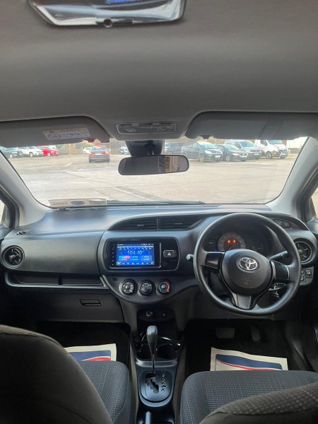 2018 Toyota Vitz - photo 9