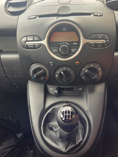 2010 Mazda Mazda2 - photo 10