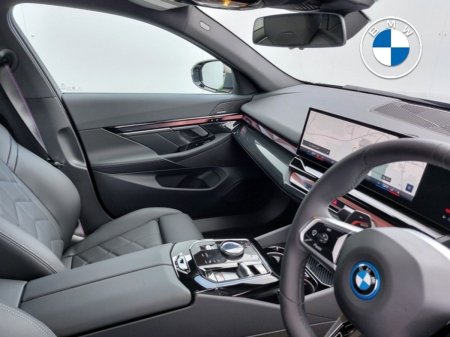 2026 BMW 5-Series - photo 12