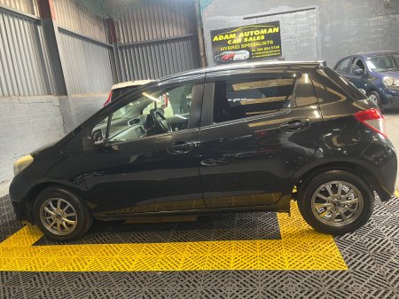 2012 Toyota Vitz - photo 8