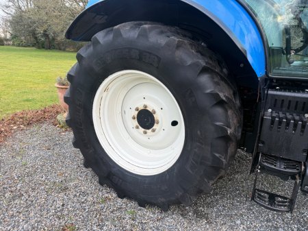 2013 New Holland T7.200 - photo 8