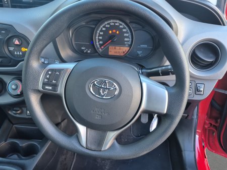 2015 Toyota Yaris - photo 27