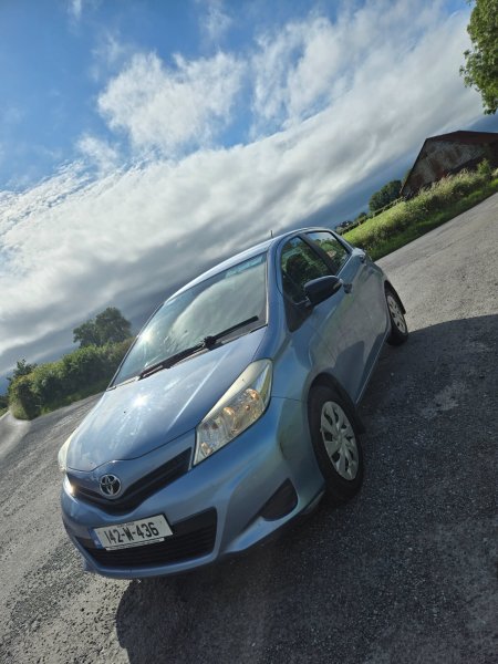 2014 Toyota Yaris - photo 2