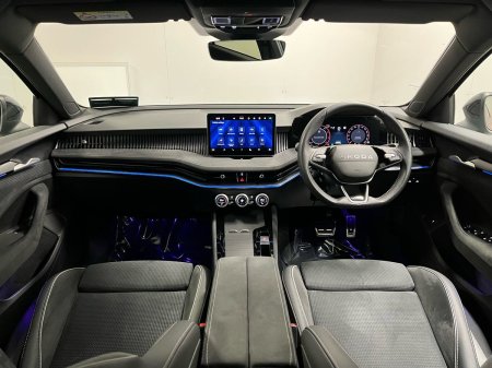 2025 Skoda Superb - photo 2