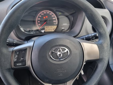 2015 Toyota Yaris - photo 26