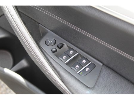 2022 BMW 5-Series - photo 17
