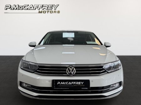 2018 Volkswagen Passat - photo 2