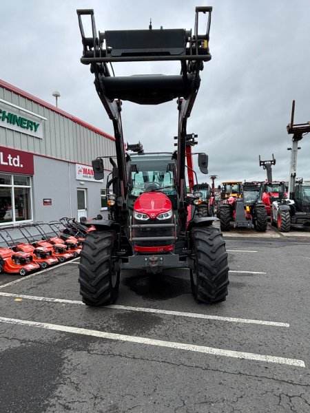 2021 Massey Ferguson 5711 M - photo 2