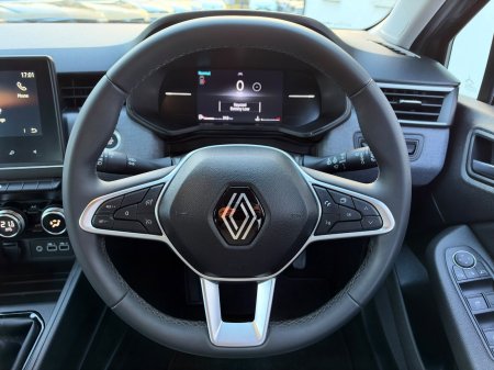 2024 Renault Clio - photo 20