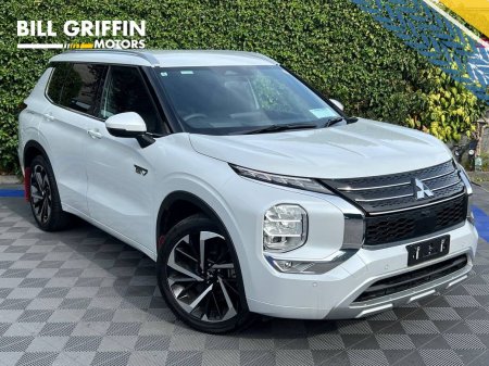 2022 Mitsubishi Outlander 7-SEATER 2.4 HYBRID AUTO // BOSE SOUND SYSTEM // MASSAGE HEATED LEATHER SEATS // 20" DIAMOND CUT ALL