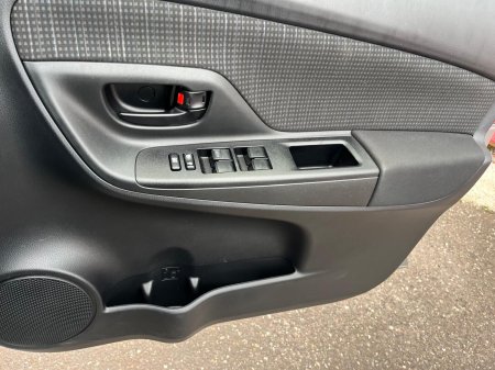 2019 Toyota Vitz - photo 8