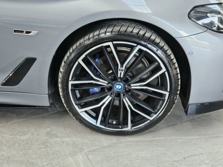 2022 BMW 5-Series - photo 6