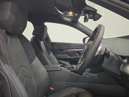 2025 BMW 5-Series - photo 12