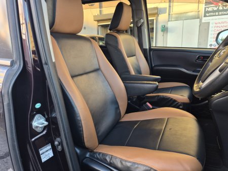 2016 Toyota Noah - photo 17