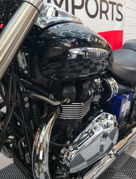 2010 Triumph Bonneville - photo 30