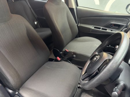 2019 Toyota Vitz - photo 13