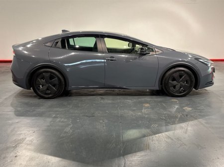2024 Toyota Prius - photo 2